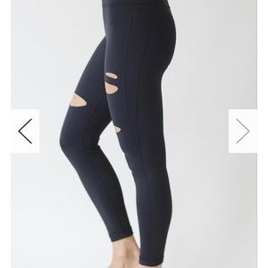 Kira Grace Slashed 7/8 Yoga Legging XS